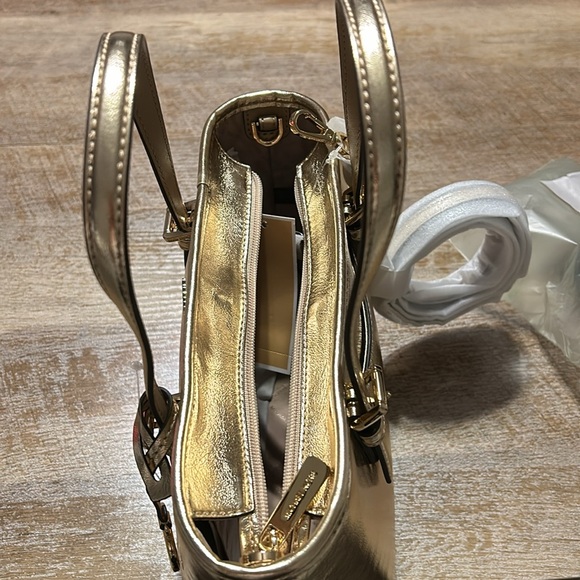 Micheal Kors gold small tote - Picture 4 of 7